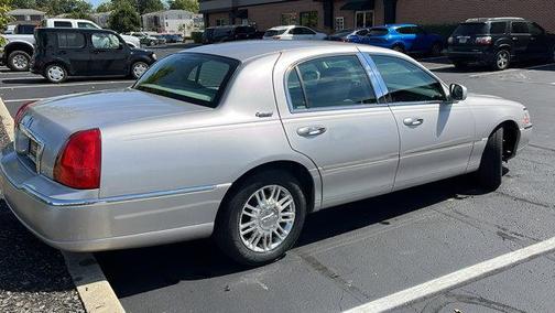 2011 Lincoln Town Car Signature Limited