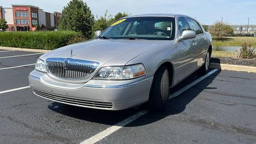 2011 Lincoln Town Car Signature Limited