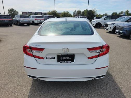 Platinum White Pearl 2019 Honda Accord LX