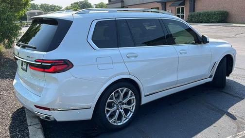 2025 BMW X7 xDrive40i