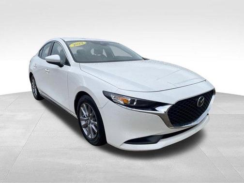 Snowflake White Pearl 2022 Mazda Mazda3 2.5S FWD