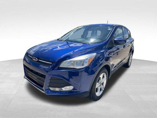 Blue 2015 Ford Escape SE