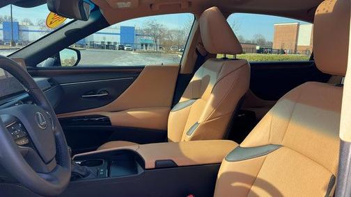 2024 Lexus ES 300h Luxury