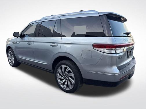 Silver Radiance Metallic 2023 Lincoln Navigator Reserve