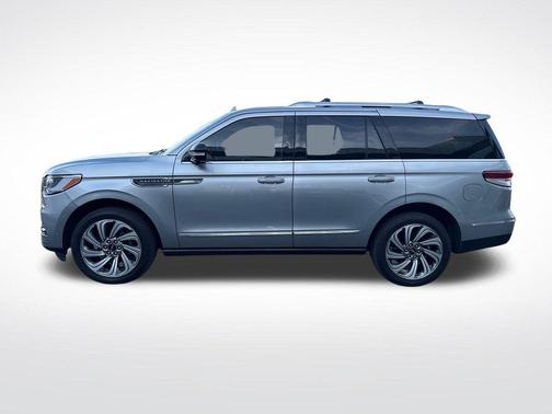 Silver Radiance Metallic 2023 Lincoln Navigator Reserve