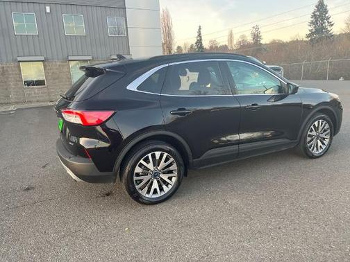 2022 Ford Escape TITANIUM