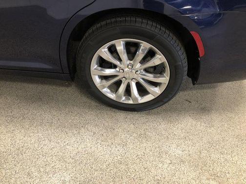 2016 Chrysler 300 Limited