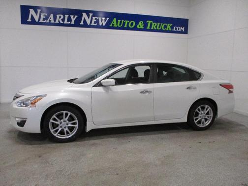 Photo 2 of 12 of 2014 Nissan Altima S
