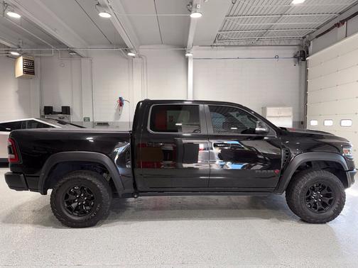 Diamond Black Crystal Pearlcoat 2021 RAM 1500 TRX