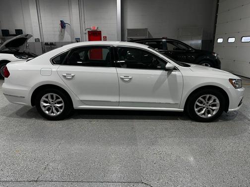 2016 Volkswagen Passat 1.8T S