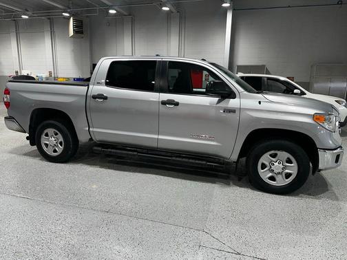 2017 Toyota Tundra SR5