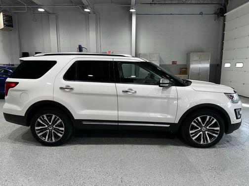 White Platinum Clearcoat Metallic 2016 Ford Explorer Platinum