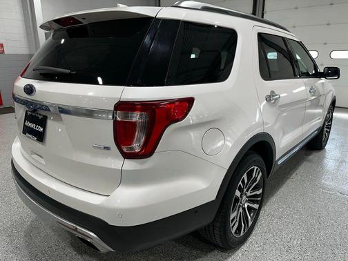 White Platinum Clearcoat Metallic 2016 Ford Explorer Platinum