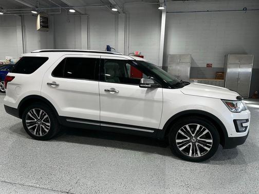 White Platinum Clearcoat Metallic 2016 Ford Explorer Platinum