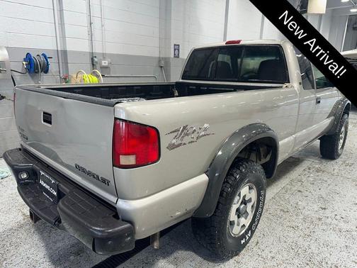 2001 Chevrolet S-10 Base