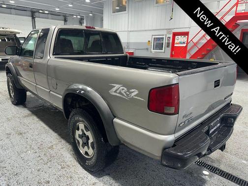 2001 Chevrolet S-10 Base