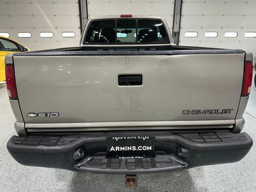 2001 Chevrolet S-10 Base