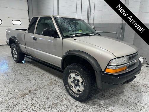 2001 Chevrolet S-10 Base