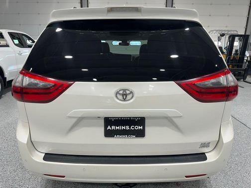 2020 Toyota Sienna XLE