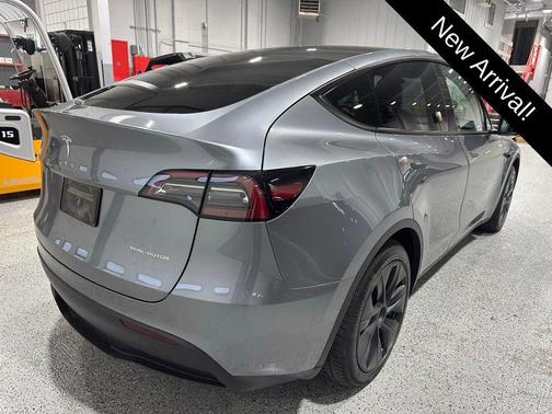 2024 Tesla Model Y Long Range Dual Motor All-Wheel Drive
