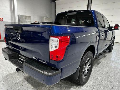 Deep Blue Pearl Metallic 2021 Nissan Titan SV