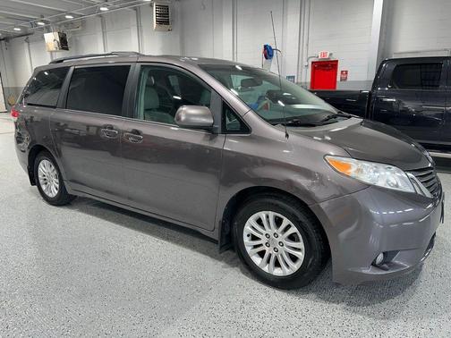 2013 Toyota Sienna XLE