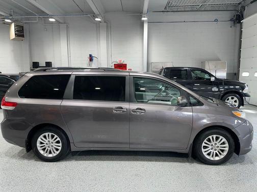 2013 Toyota Sienna XLE