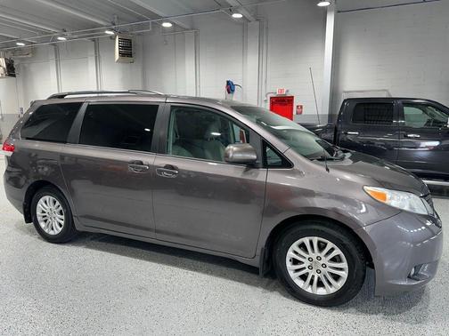 2013 Toyota Sienna XLE