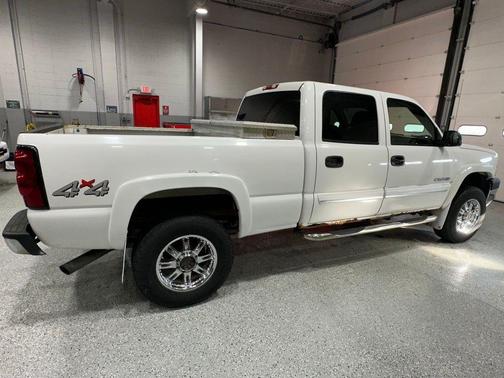 2004 Chevrolet Silverado 2500 LS H/D Crew Cab