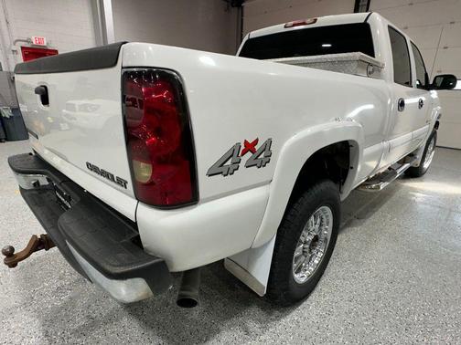 2004 Chevrolet Silverado 2500 LS H/D Crew Cab