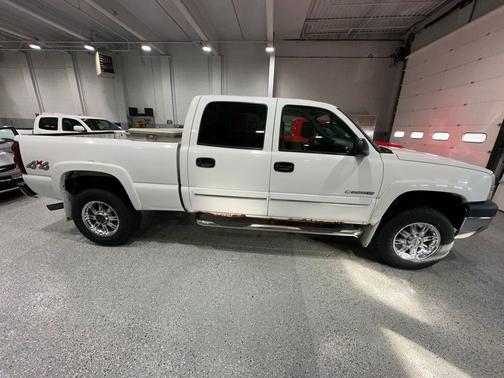 2004 Chevrolet Silverado 2500 LS H/D Crew Cab