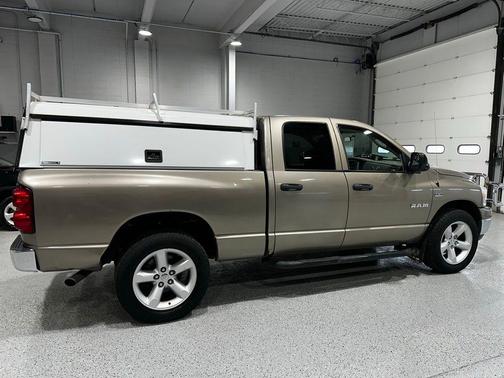Light Khaki Metallic Clearcoat 2008 Dodge Ram 1500 SLT Quad Cab