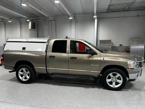 Light Khaki Metallic Clearcoat 2008 Dodge Ram 1500 SLT Quad Cab