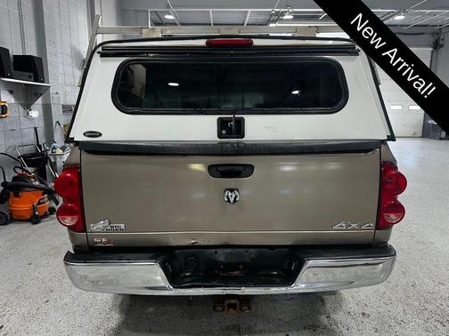 Light Khaki Metallic Clearcoat 2008 Dodge Ram 1500 SLT Quad Cab