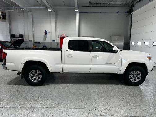 Super White 2018 Toyota Tacoma SR5