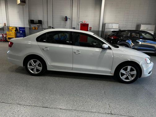 White 2014 Volkswagen Jetta TDI