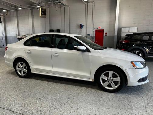 White 2014 Volkswagen Jetta TDI