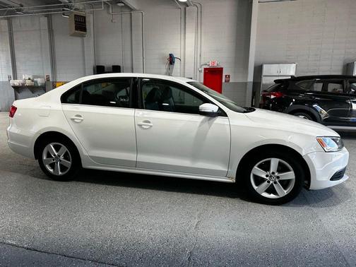 White 2014 Volkswagen Jetta TDI