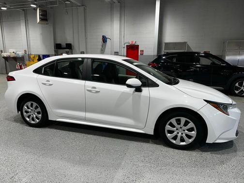 Ice Cap 2024 Toyota Corolla LE