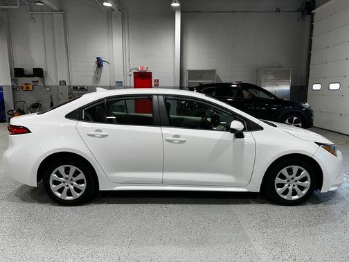Ice Cap 2024 Toyota Corolla LE