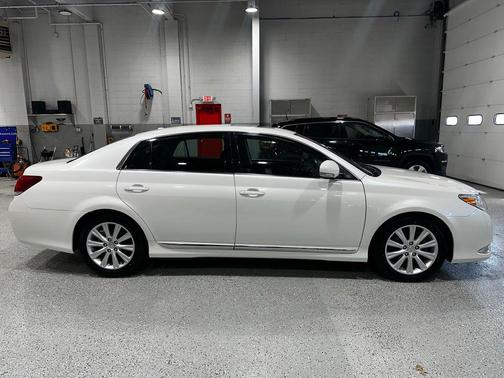 Blizzard Pearl 2012 Toyota Avalon Limited