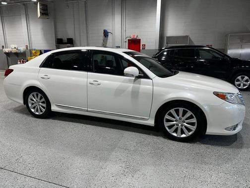 Blizzard Pearl 2012 Toyota Avalon Limited