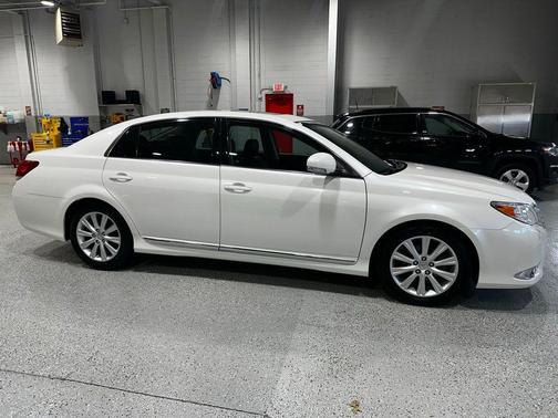 Blizzard Pearl 2012 Toyota Avalon Limited