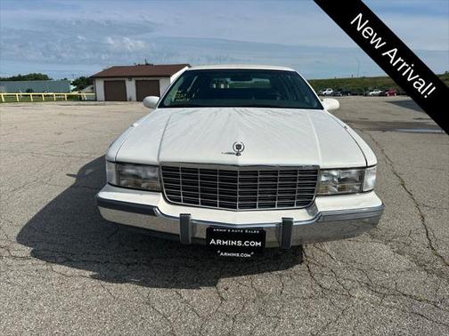1996 Cadillac Fleetwood Standard