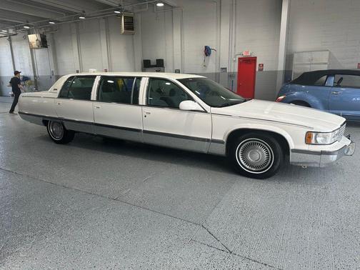 1996 Cadillac Fleetwood Standard