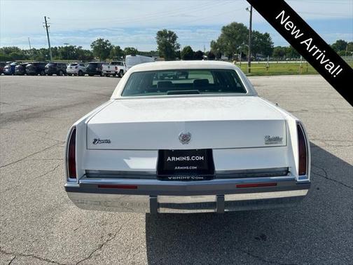 1996 Cadillac Fleetwood Standard