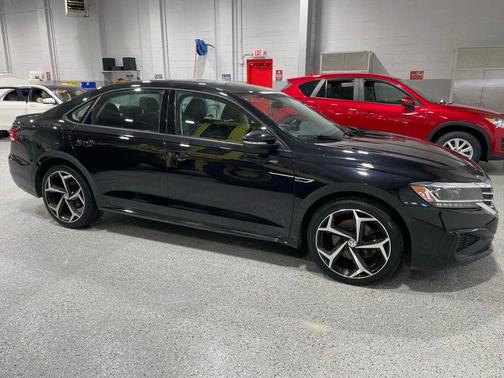 2020 Volkswagen Passat 2.0T R-Line
