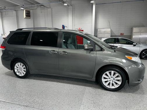 Cypress Pearl 2014 Toyota Sienna XLE