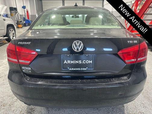 2014 Volkswagen Passat 1.8T Auto SE w/Sunroof & Nav