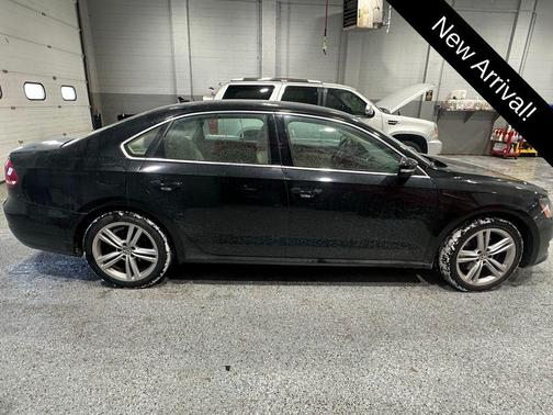 2014 Volkswagen Passat 1.8T Auto SE w/Sunroof & Nav